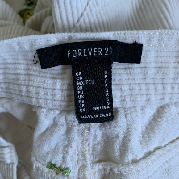 Forever 21 Cream and Green Embroidered Flowers Cut-off Cargo Shorts - Picture 3 of 3